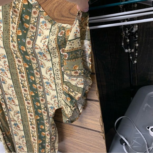 Andree by Unit medium green floral deep arm hole top super cute - Picture 4 of 7